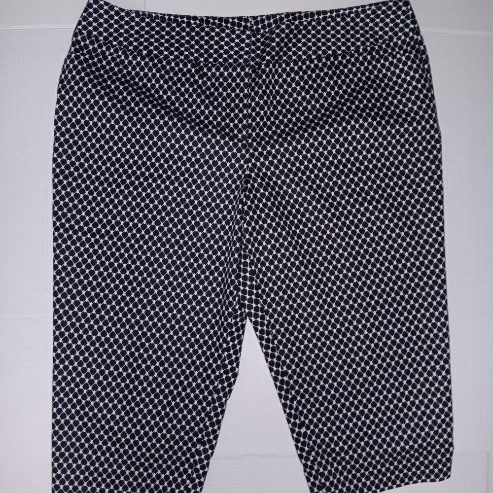 WORTHINGTON WOMAN MODERN FIT COTTON BLEND CAPRI PANTS SIZE 22W - Picture 10 of 15